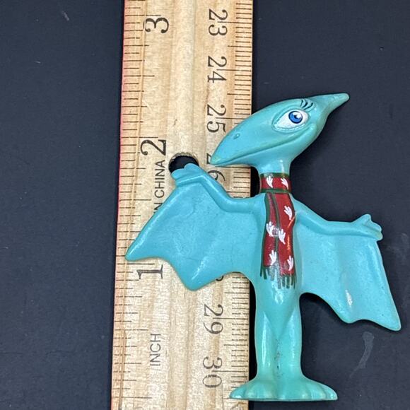 2012 Winter Friends Scarf Shiny 2” Target Exclusive Action Figure - Picture 6 of 6